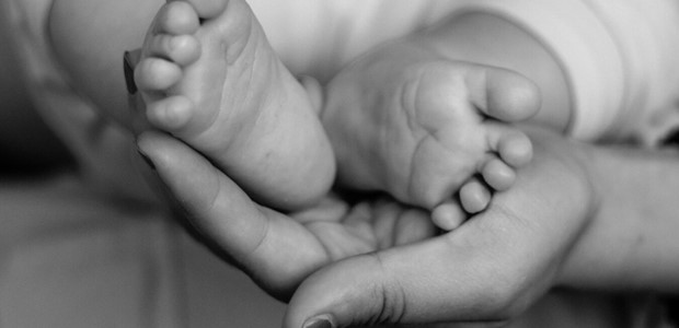 Επίδομα γέννησης: Αυξάνεται από 400 έως 1500 ευρώ 